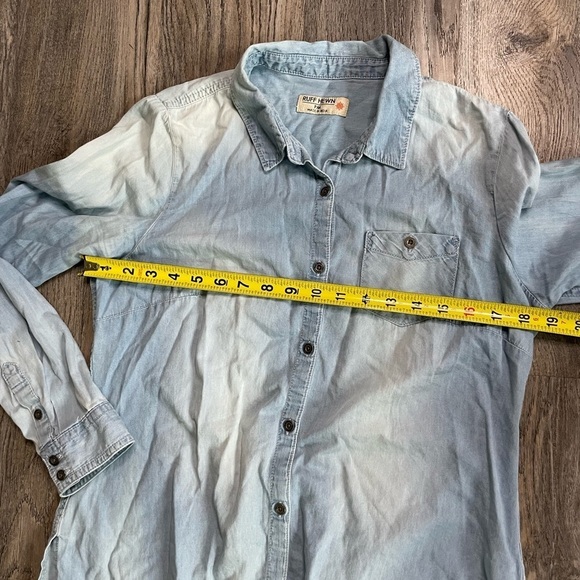 Ruff Hewn Women’s Faded Light Chambray Bottom Down Shirt, size petite medium - Picture 5 of 9